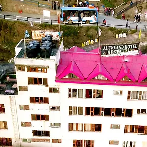Auckland And Restaurant Near Mall Road Hotel